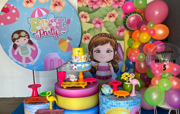 decoração festa na piscina