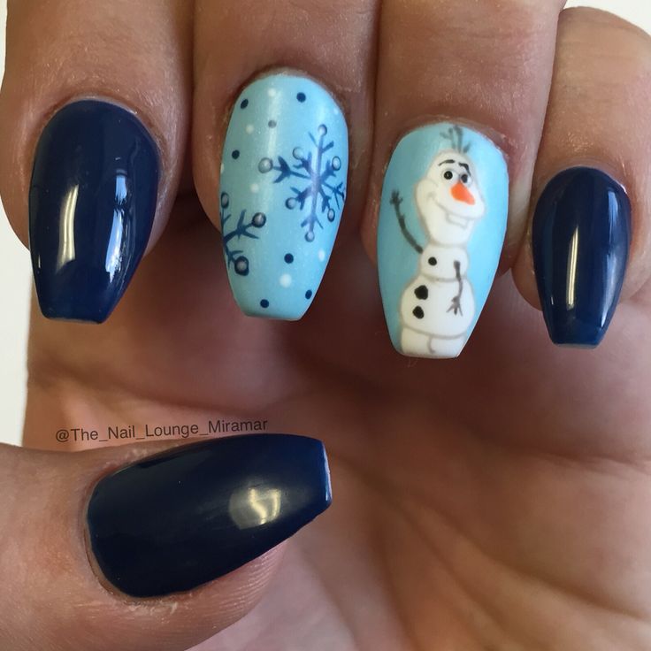 Frozen' Olaf nail art design