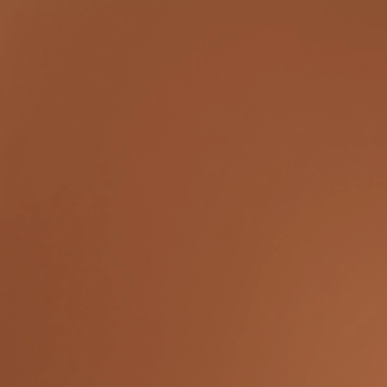 Mulheres diversas aplicando maquiagem com diferentes corretivos.