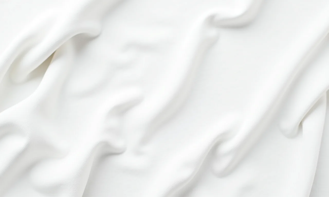Diferentes tecidos para camisa branca: algodão, linho e seda.