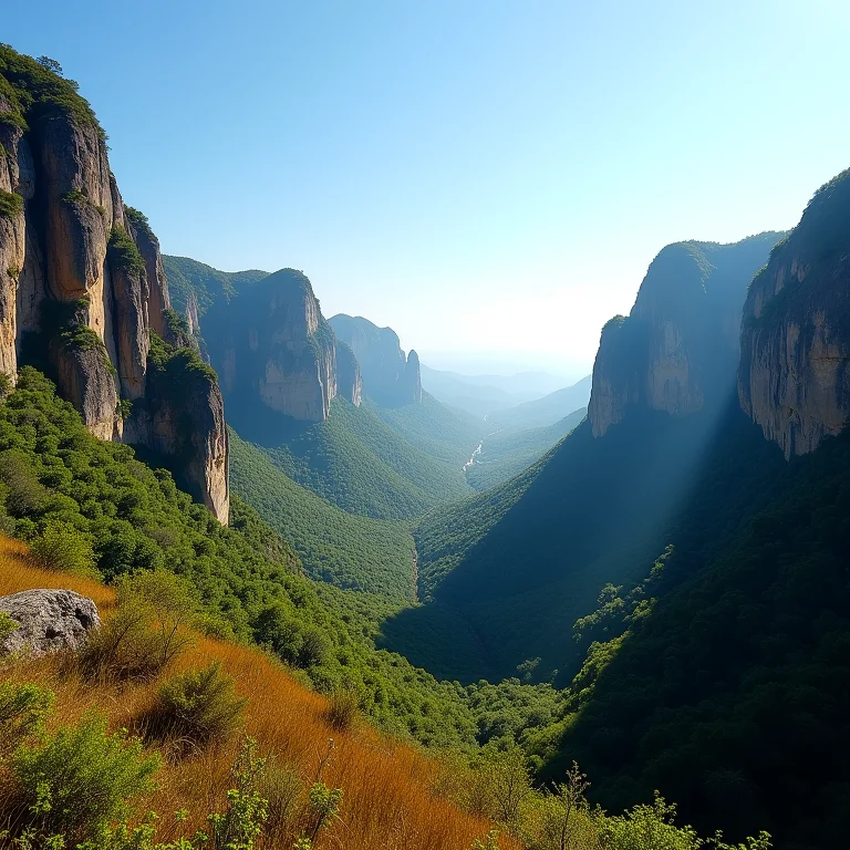 Formações rochosas e vegetação exuberante da Chapada dos Veadeiros.