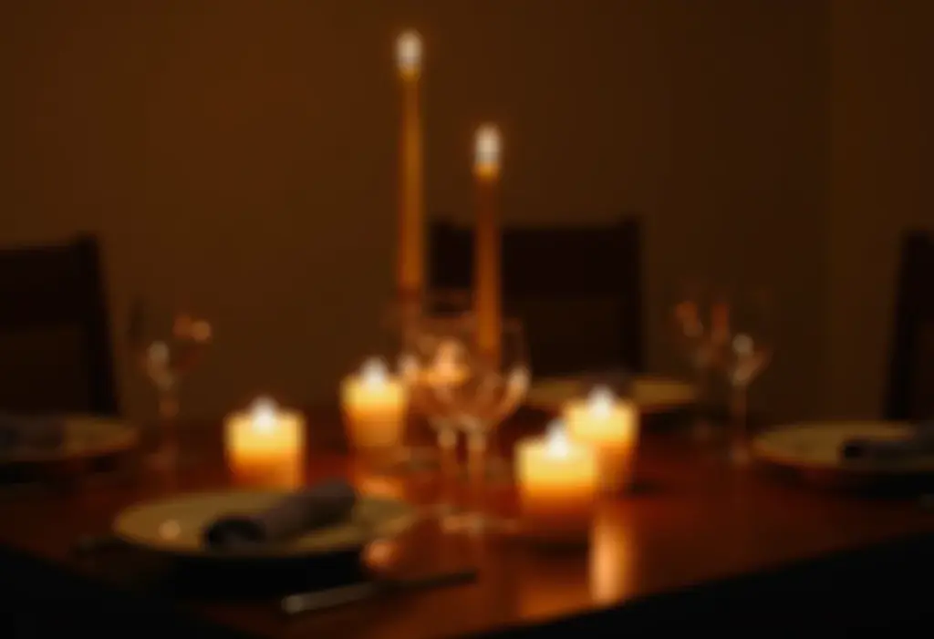 Decoração romântica para o Dia dos Namorados com velas e jantar à luz de velas